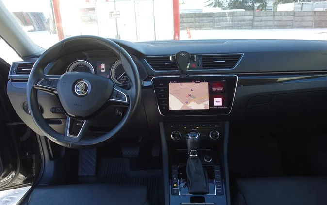 Skoda Superb cena 105000 przebieg: 69700, rok produkcji 2017 z Radzymin małe 232